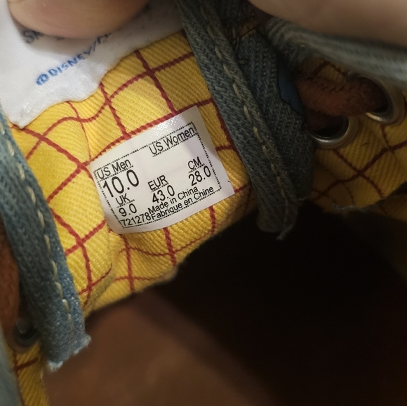 VANS X Disney Toy Story Sheriff Woody Denim ANDY Shoes Men's Size 10 - Picture 9 of 9